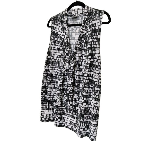 Dots Plus Size 2X Top Black White Patterned Tie Neck Sleeveless Banded Hem - Picture 3 of 10